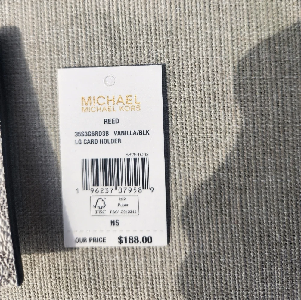 Michael Kors Black and White Signature Card Holder NWT - Picture 3 of 4